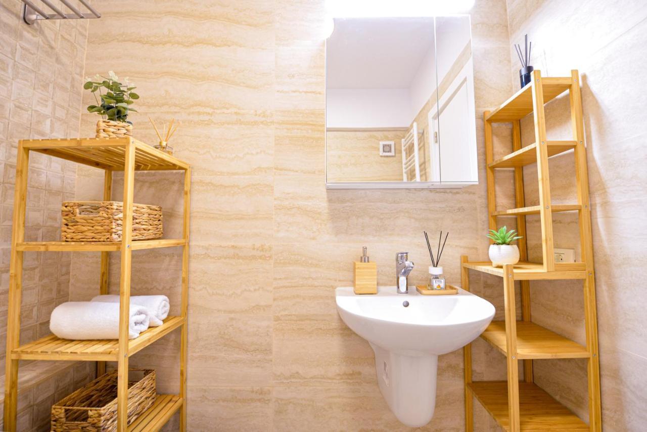 Sofia Cozy Apartment - Underground Private Parking Bucharest Exterior photo