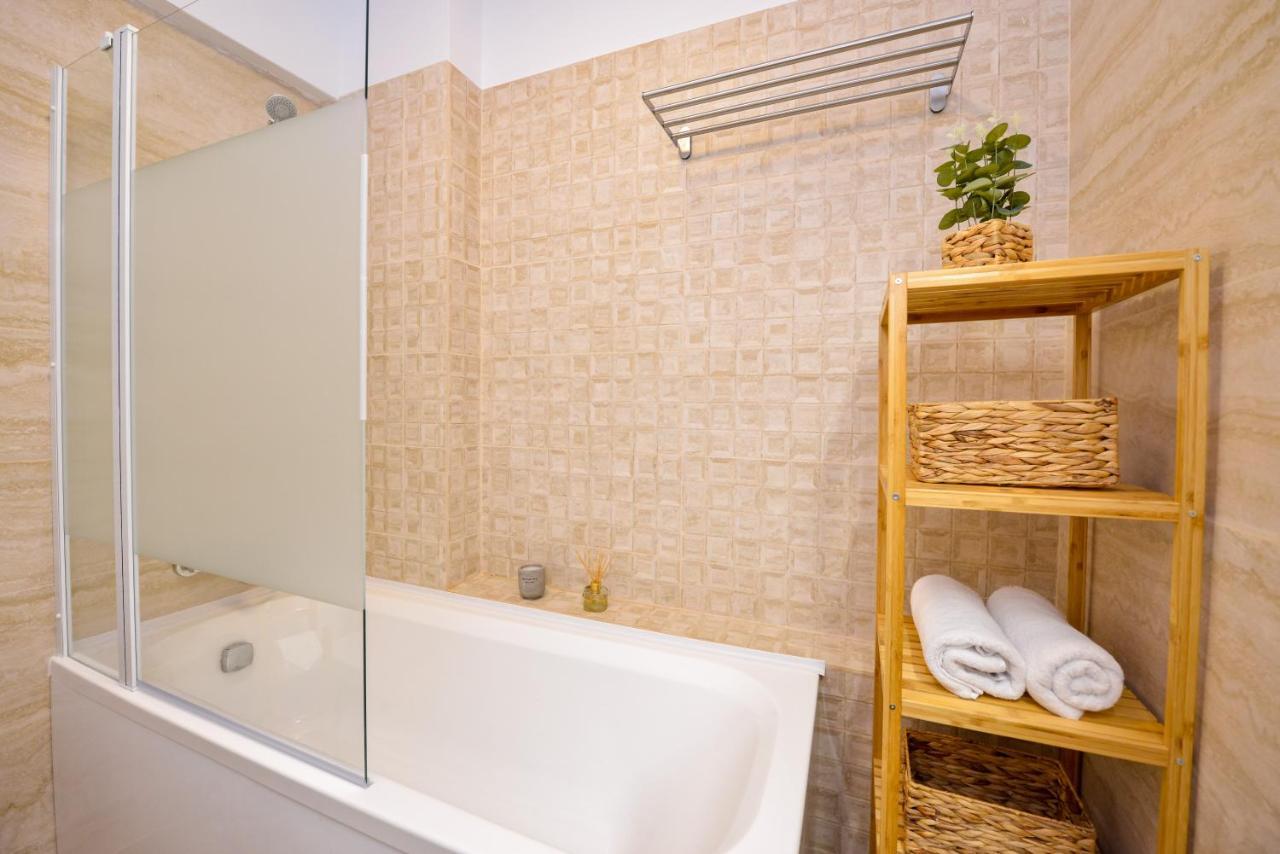 Sofia Cozy Apartment - Underground Private Parking Bucharest Exterior photo
